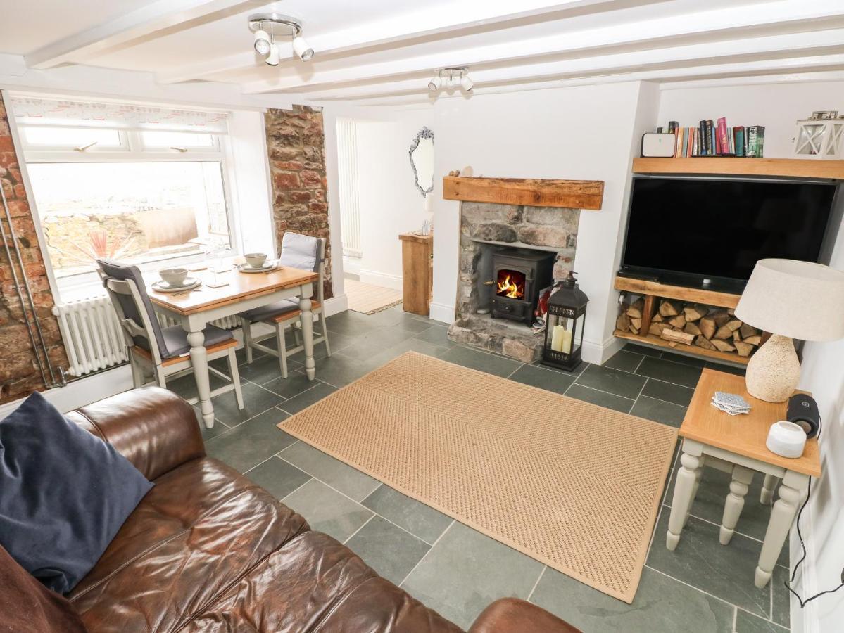 Holiday home 1 Salt Swansea
